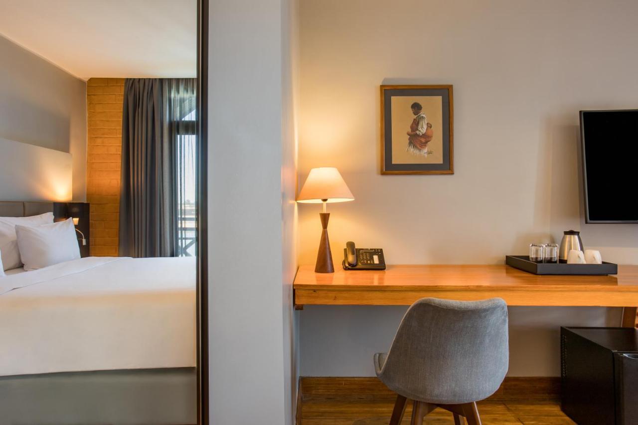 Radisson Hotel Tamboho Waterfront アンタナナリボ エクステリア 写真