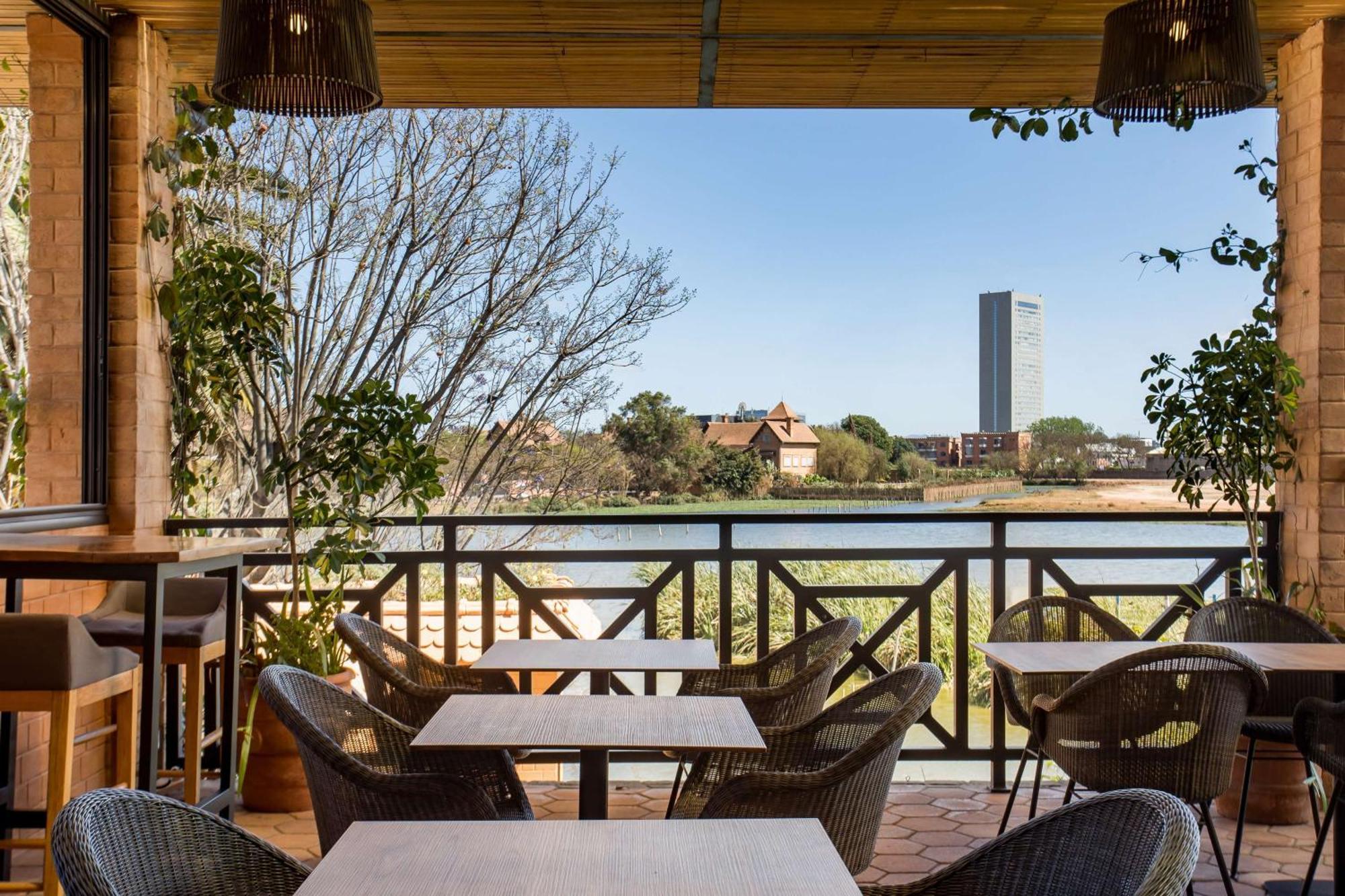 Radisson Hotel Tamboho Waterfront アンタナナリボ エクステリア 写真